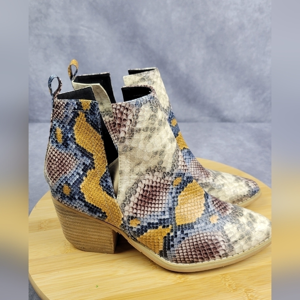 ARider Girl faux snakeskin Womens Chunky High‎ Heel Ankle Booties V Cut Out Sz 8
